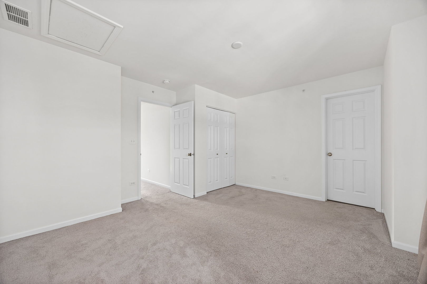 4197 Royal Mews Circle, Naperville, IL 60564