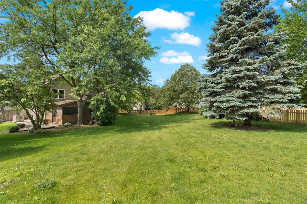 232 Lexington Court, Grayslake, IL 60030