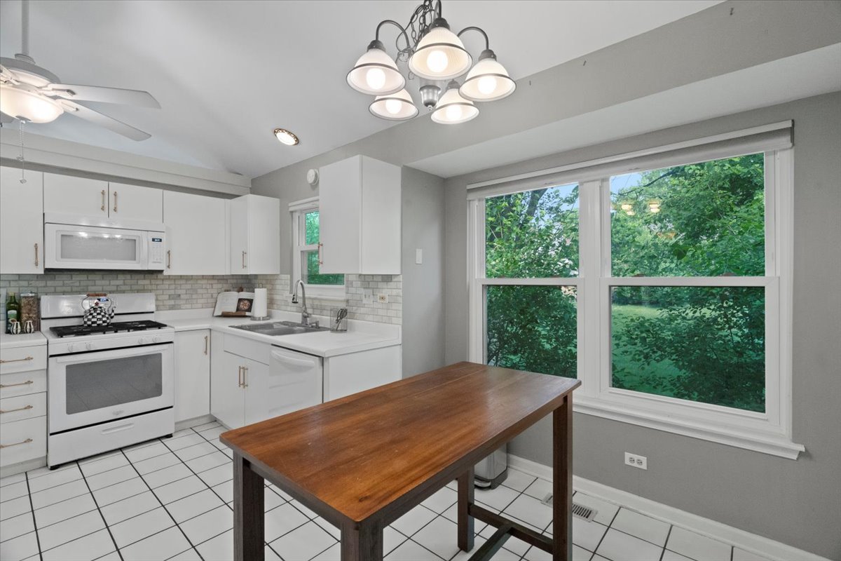232 Lexington Court, Grayslake, IL 60030