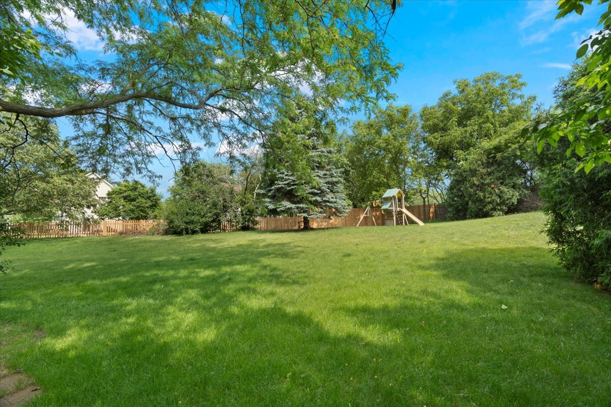 232 Lexington Court, Grayslake, IL 60030