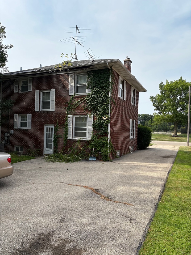 339 W Glen Flora Avenue, Waukegan, IL 60085