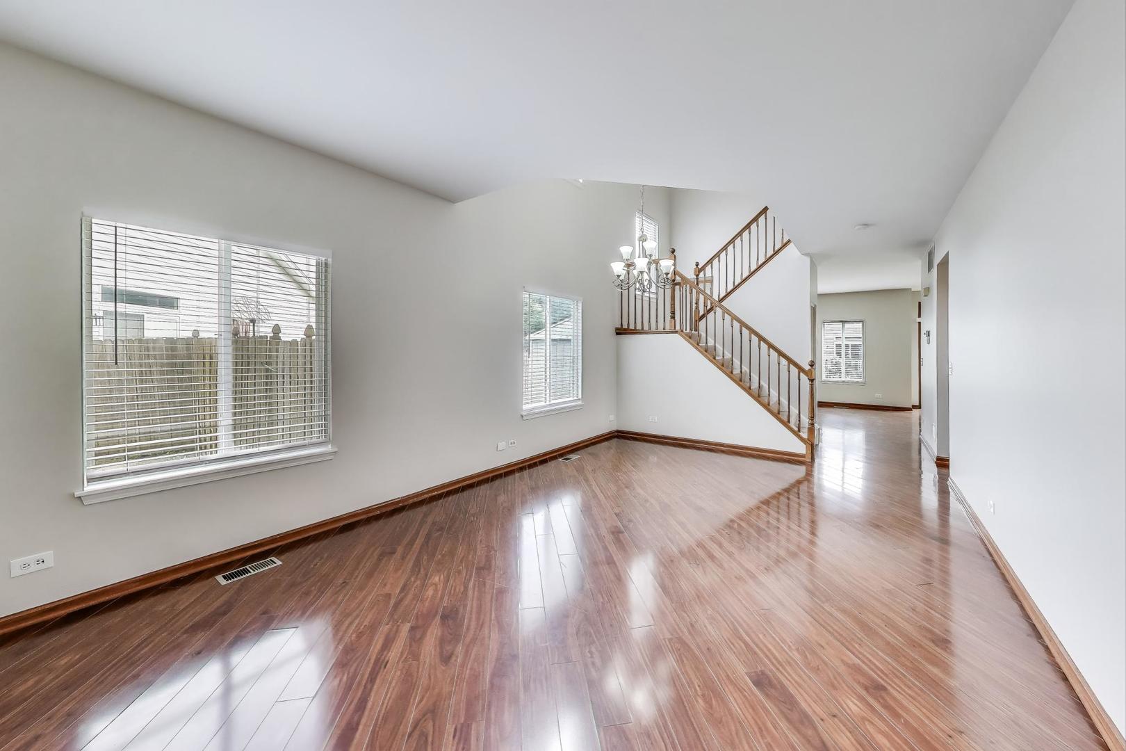 2710 Glenwood Court, Naperville, IL 60564