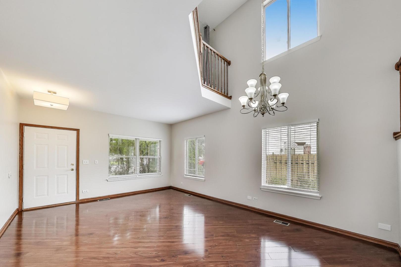 2710 Glenwood Court, Naperville, IL 60564