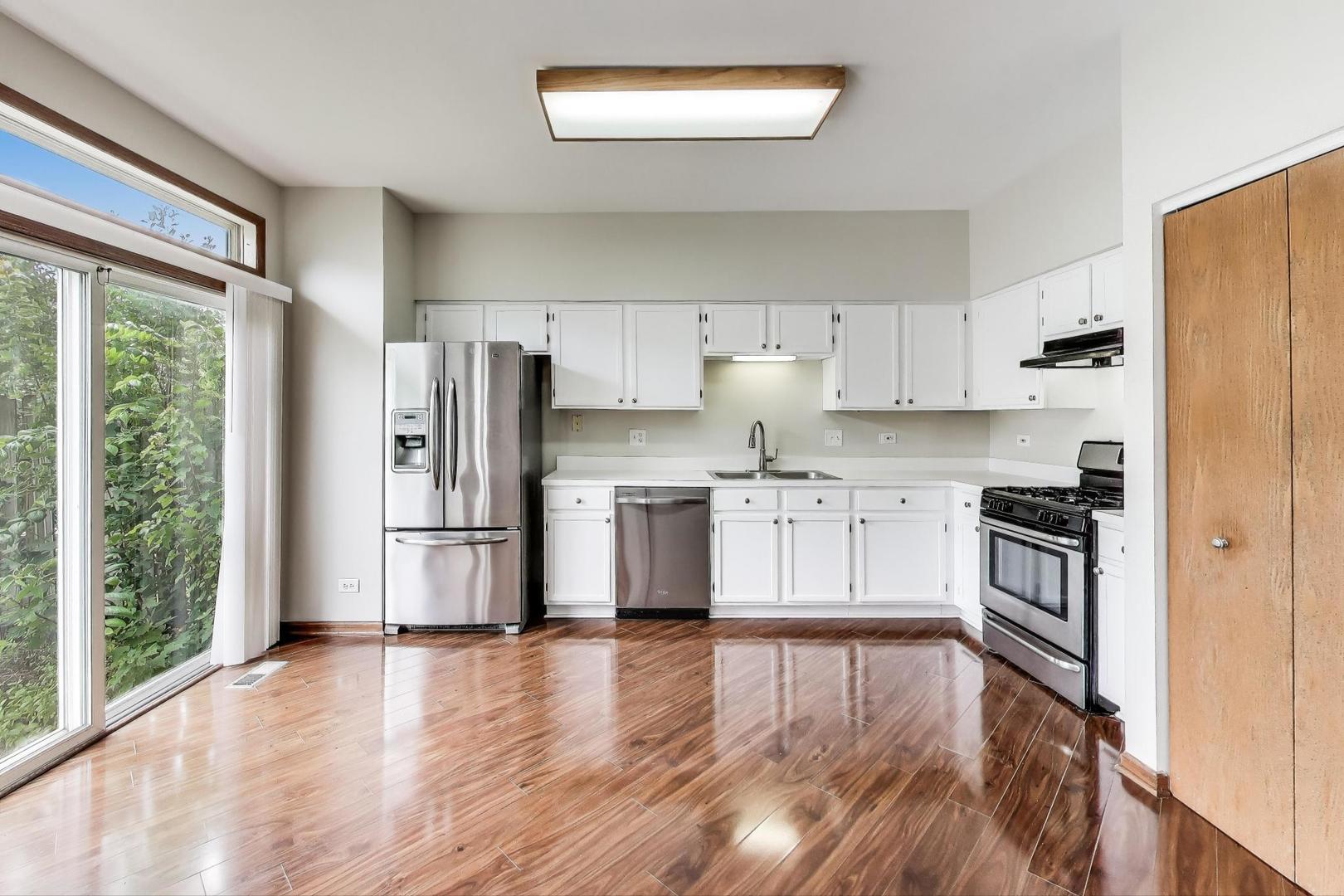 2710 Glenwood Court, Naperville, IL 60564