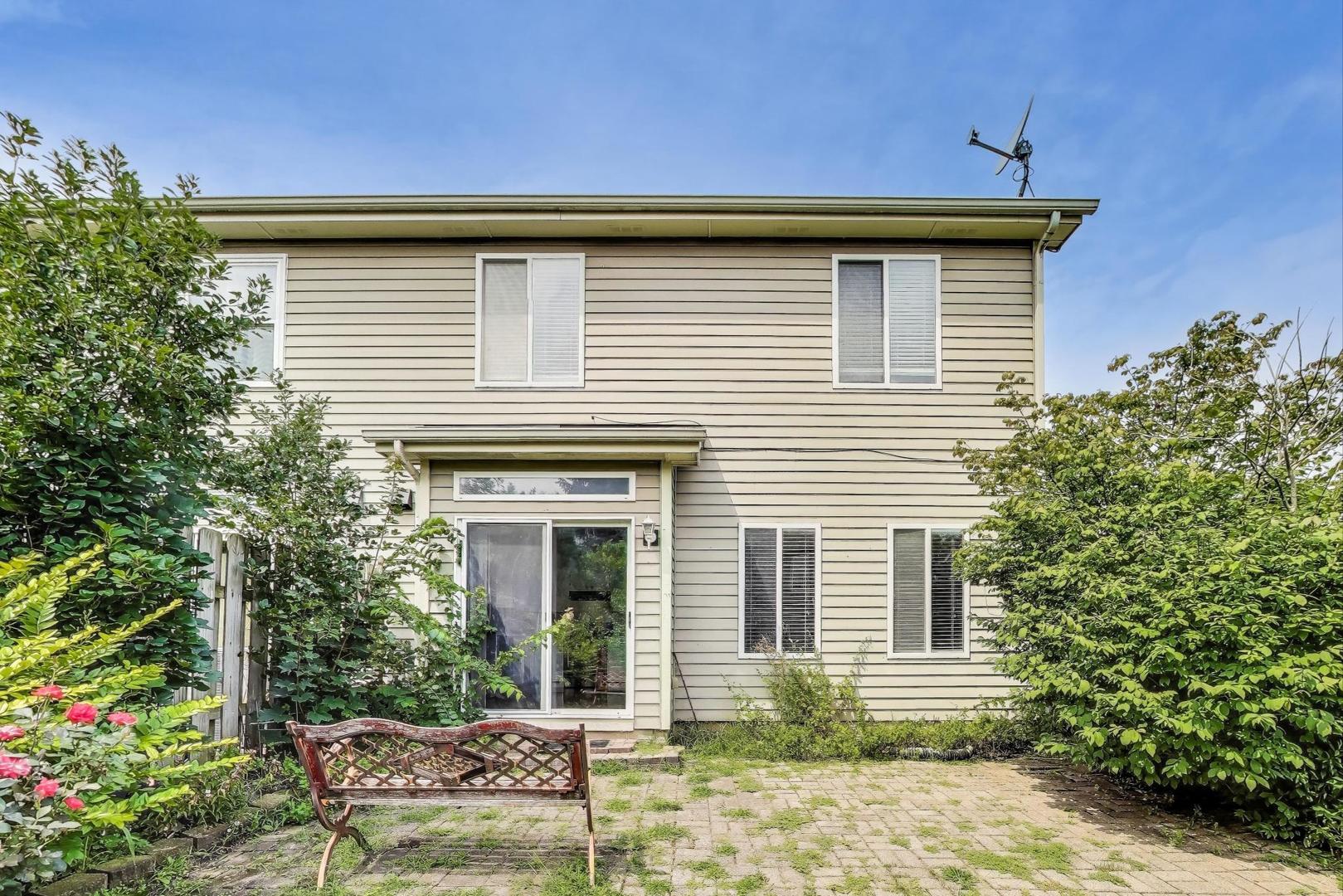 2710 Glenwood Court, Naperville, IL 60564