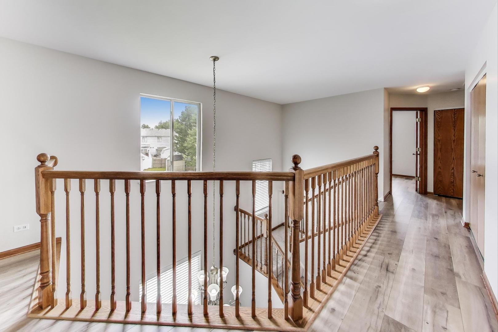 2710 Glenwood Court, Naperville, IL 60564