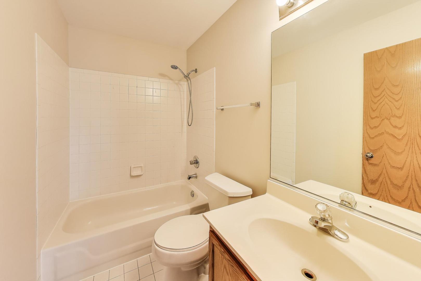 2710 Glenwood Court #2710, Naperville, IL 60564
