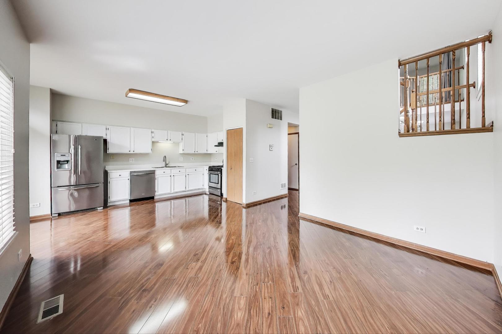 2710 Glenwood Court #2710, Naperville, IL 60564