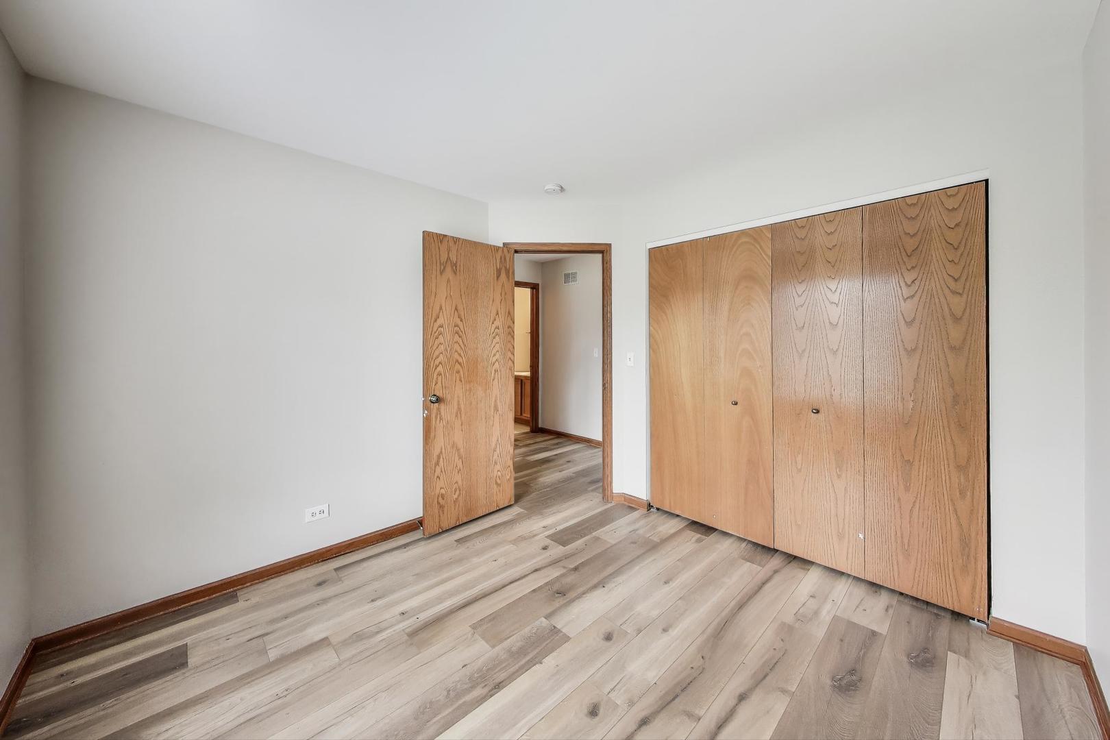 2710 Glenwood Court #2710, Naperville, IL 60564