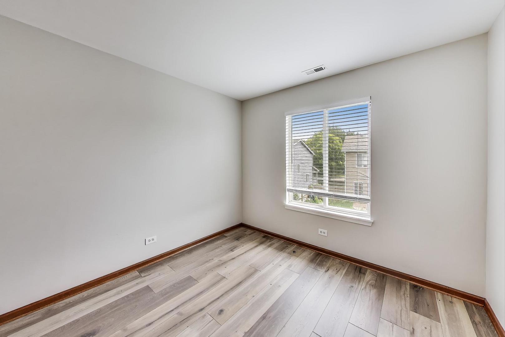 2710 Glenwood Court #2710, Naperville, IL 60564