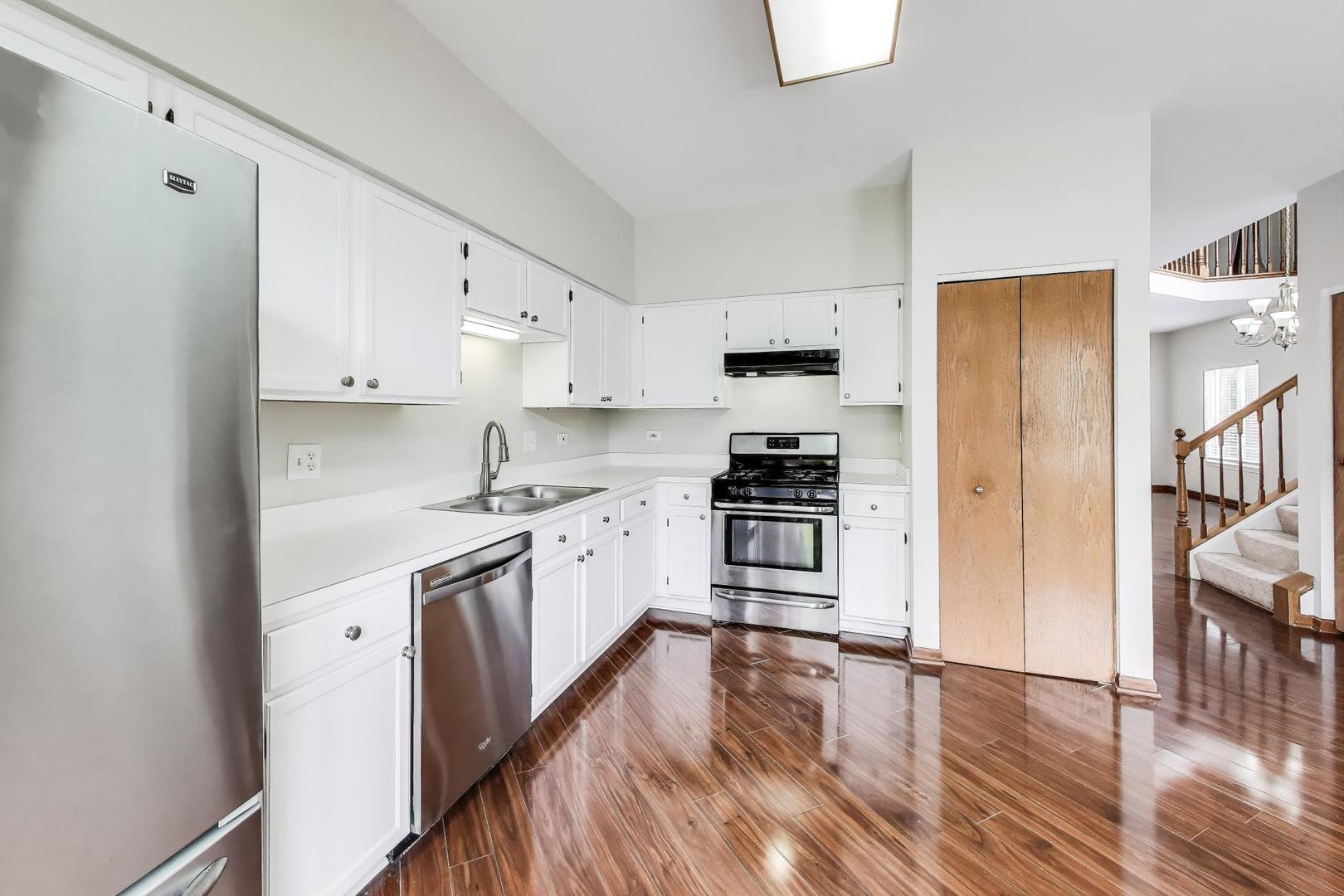 2710 Glenwood Court #2710, Naperville, IL 60564