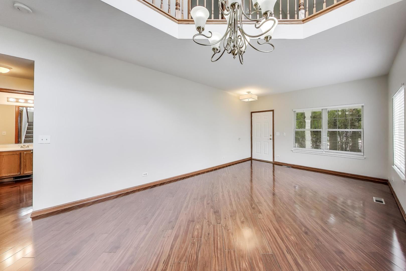2710 Glenwood Court #2710, Naperville, IL 60564