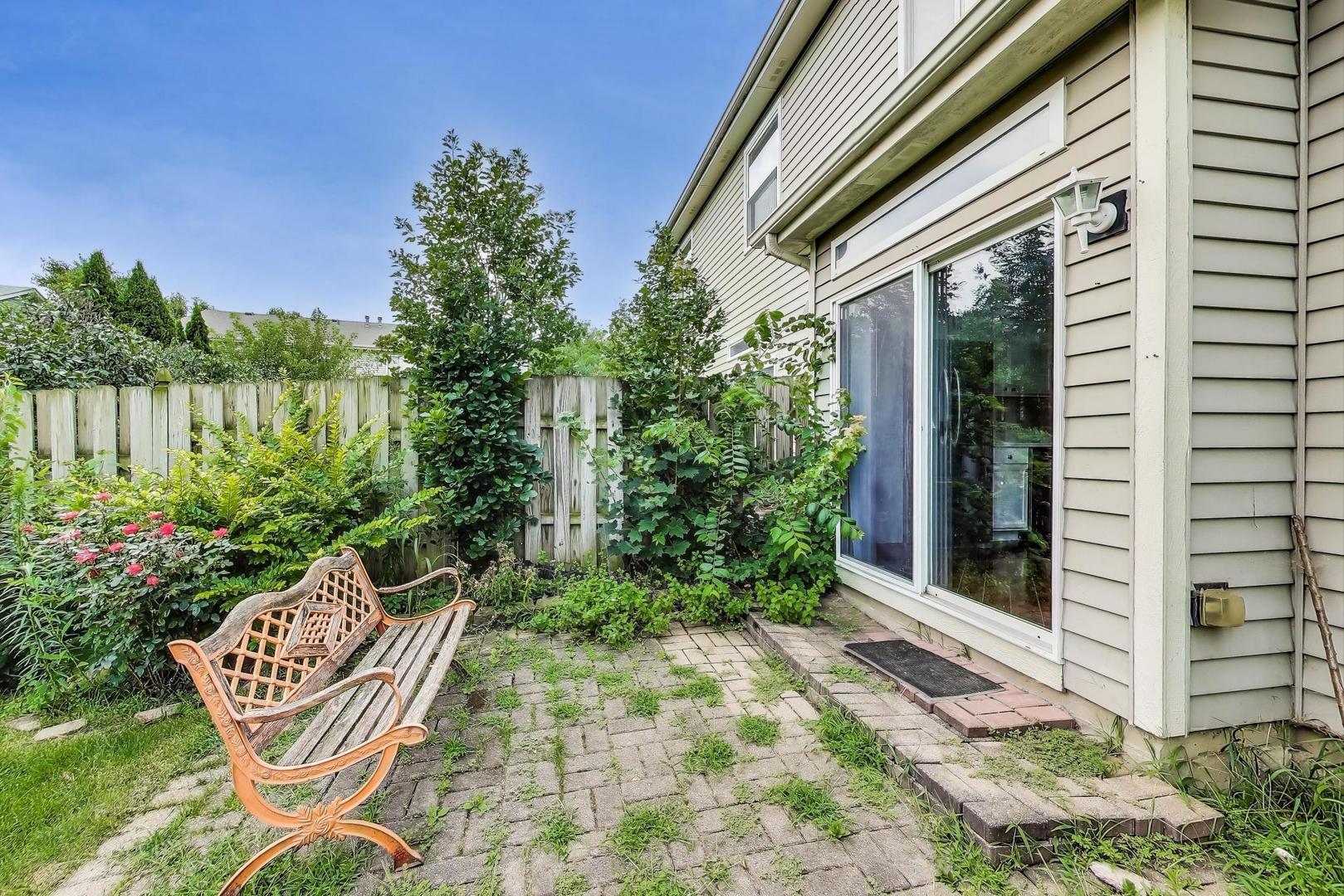 2710 Glenwood Court #2710, Naperville, IL 60564