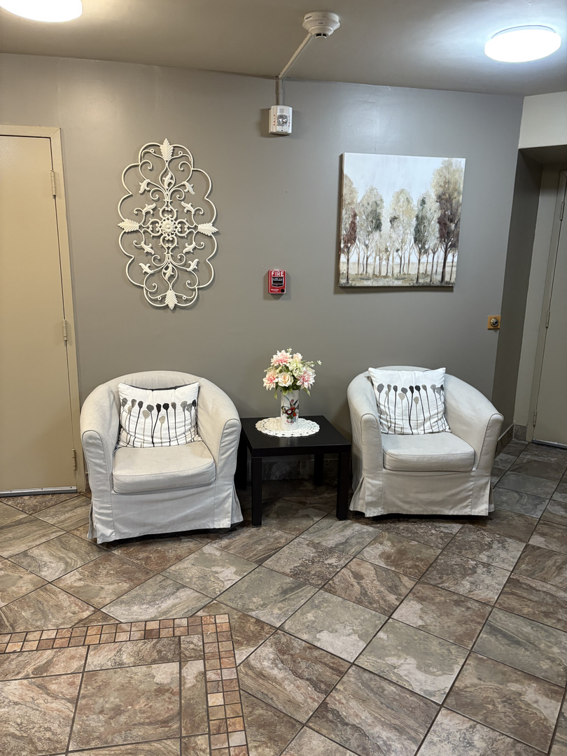 907 S Williams Street #303, Westmont, IL 60559