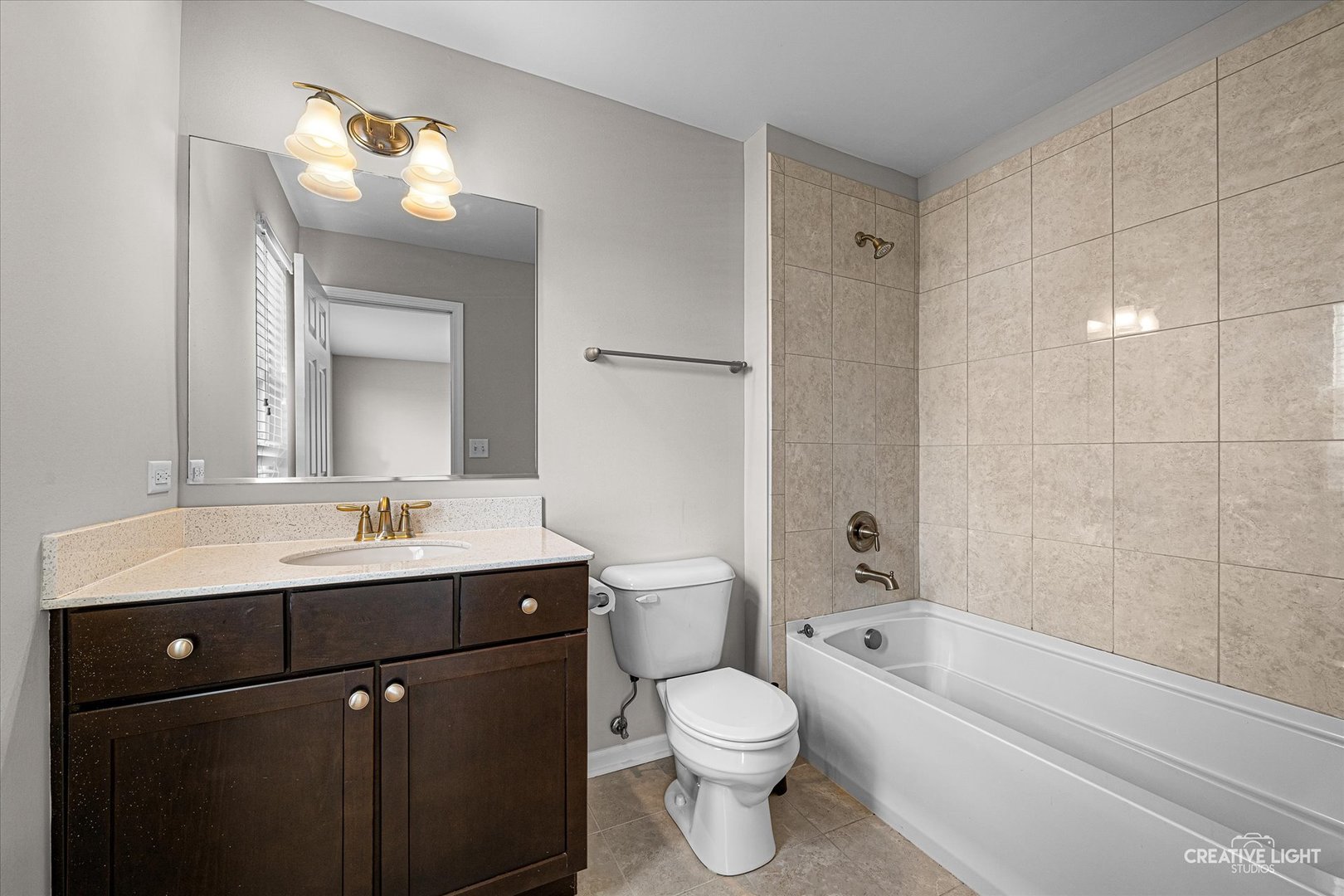 4182 Royal Mews Circle, Naperville, IL 60564