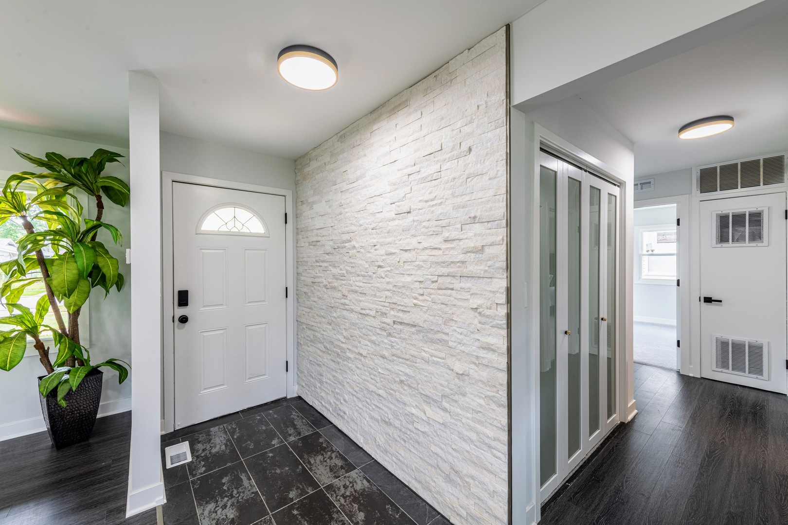 72 Braemar Drive, Elk Grove Village, IL 60007