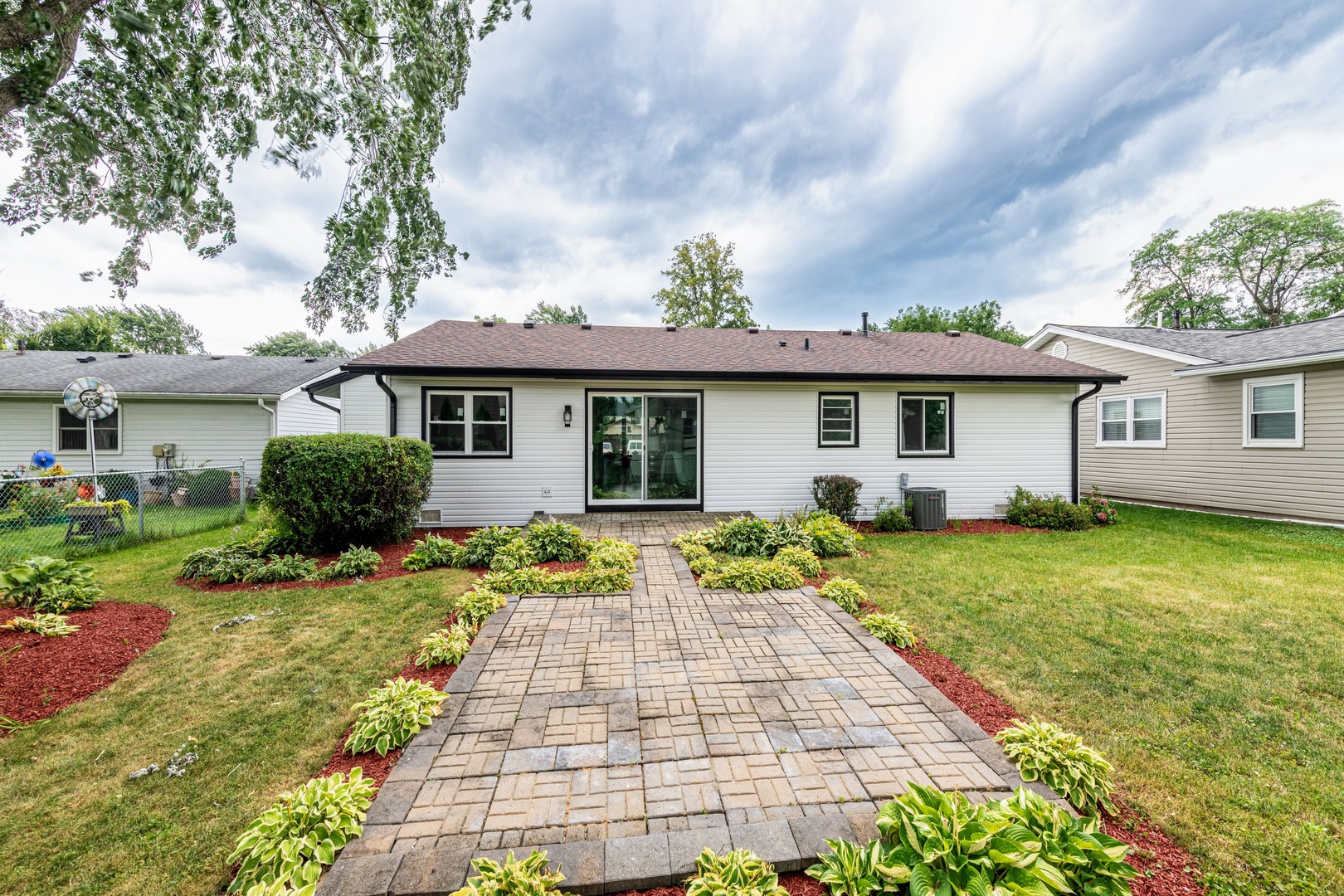 72 Braemar Drive, Elk Grove Village, IL 60007