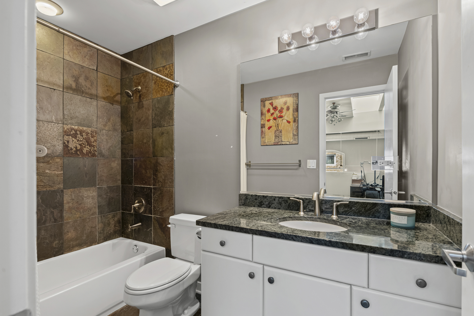 331 S Ridgeland Avenue #B, Oak Park, IL 60302