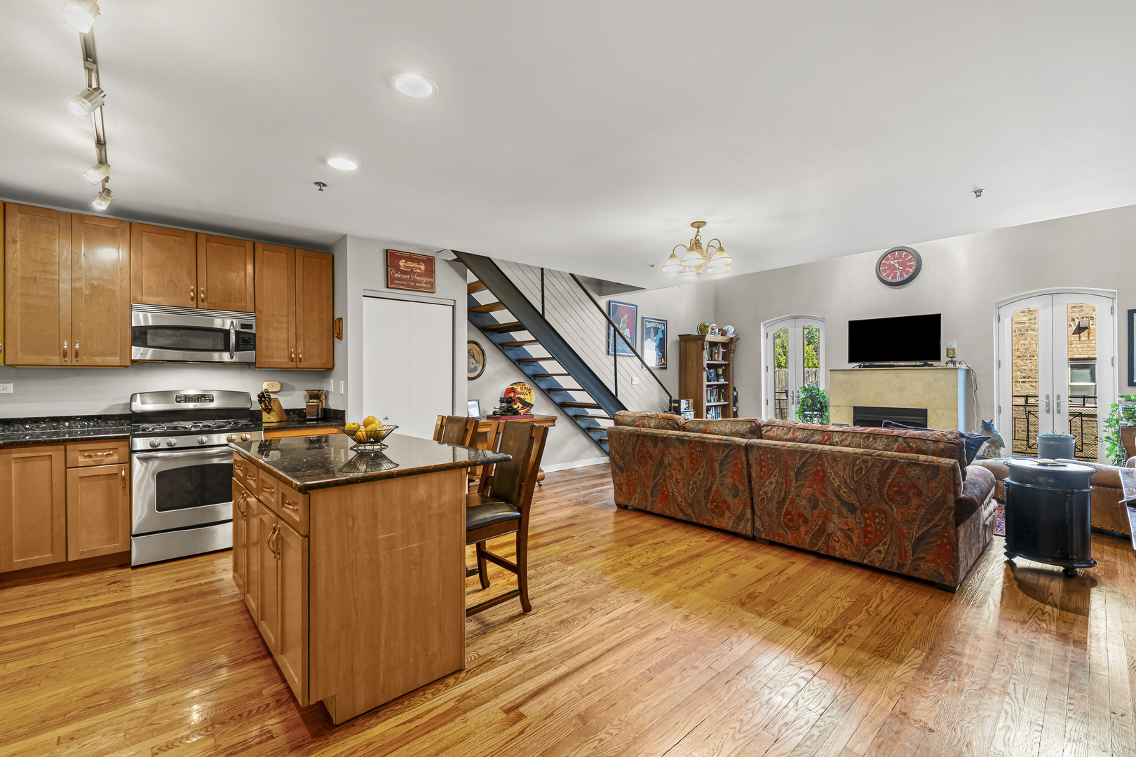 331 S Ridgeland Avenue #B, Oak Park, IL 60302