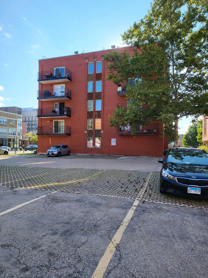 1041 Susan Collins Lane #203, Oak Park, IL 60302