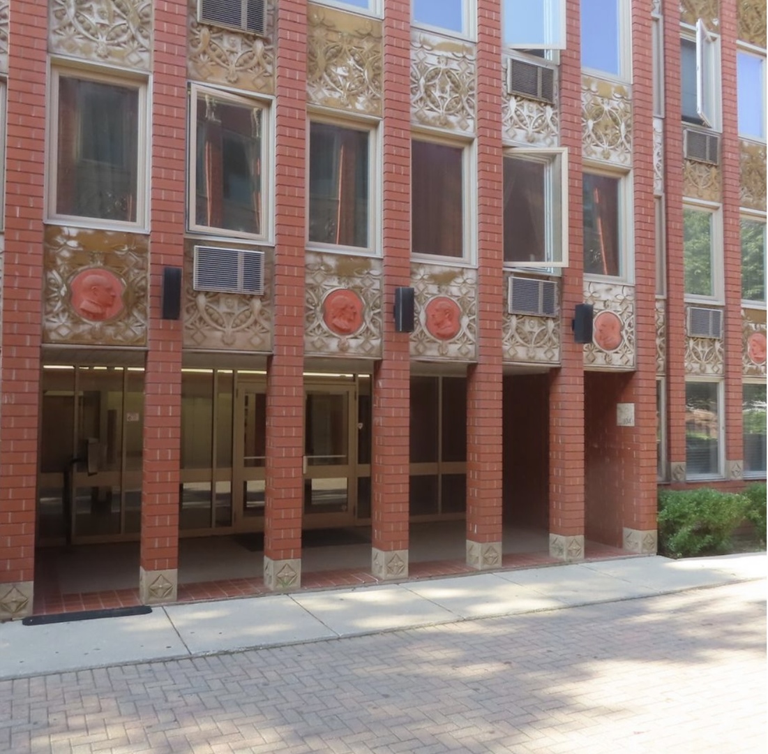 1041 Susan Collins Lane #203, Oak Park, IL 60302