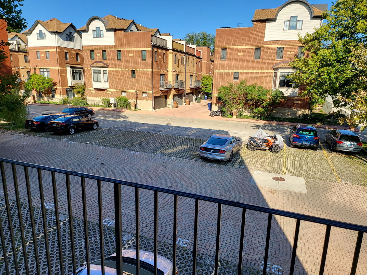 1041 Susan Collins Lane #203, Oak Park, IL 60302