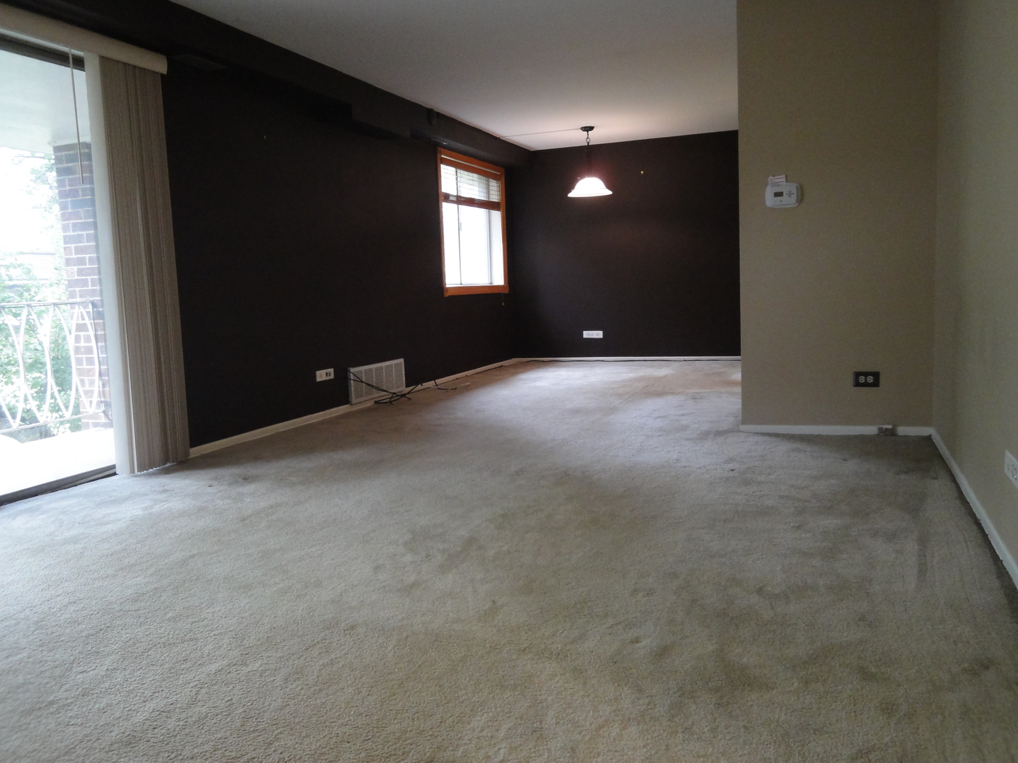 1102 MERCURY Drive #2D, Schaumburg, IL 60193