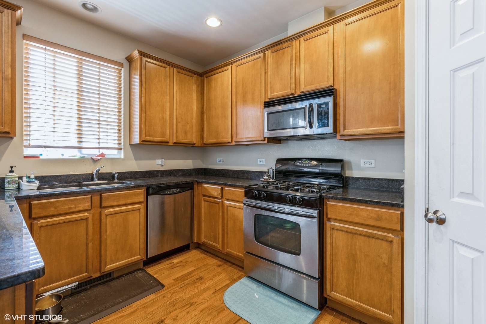 912 NEUDEARBORN Lane, Naperville, IL 60563
