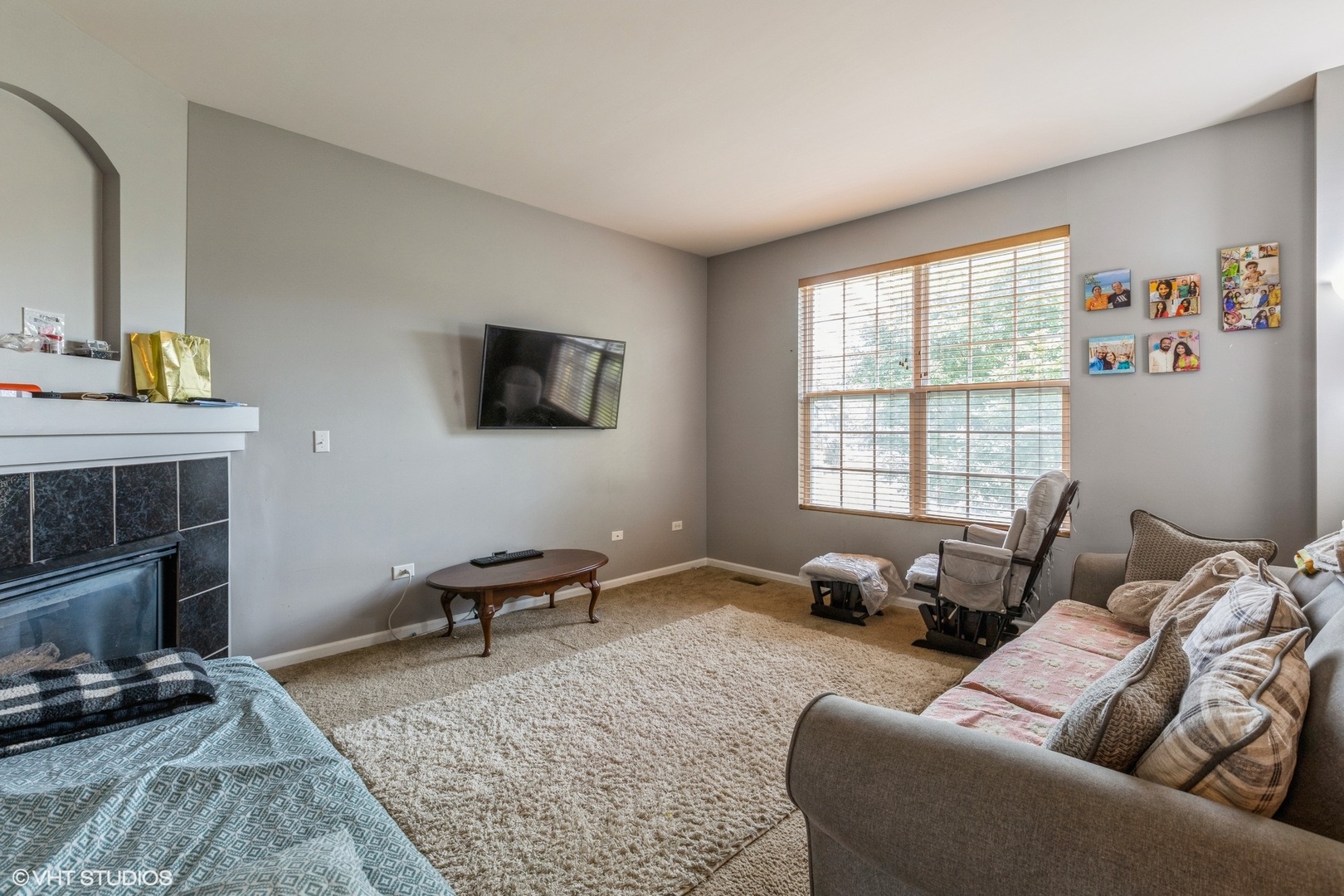 912 NEUDEARBORN Lane, Naperville, IL 60563