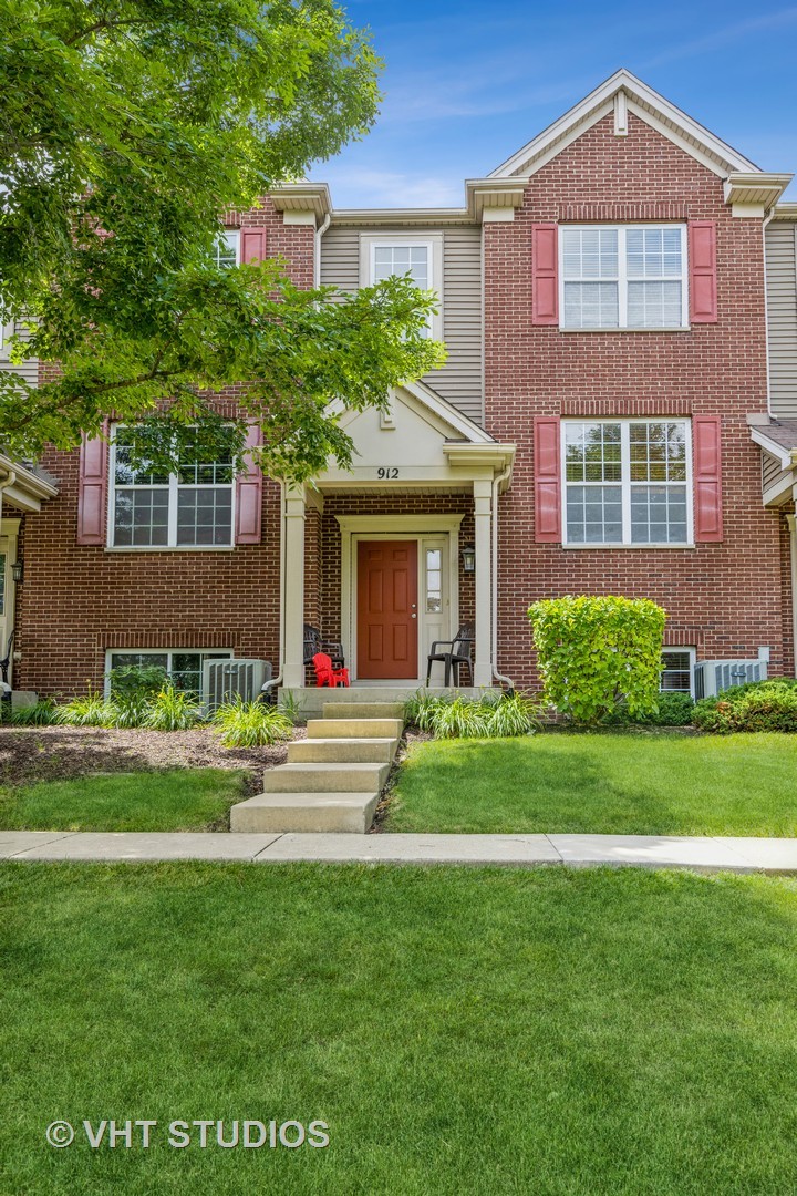 912 NEUDEARBORN Lane, Naperville, IL 60563