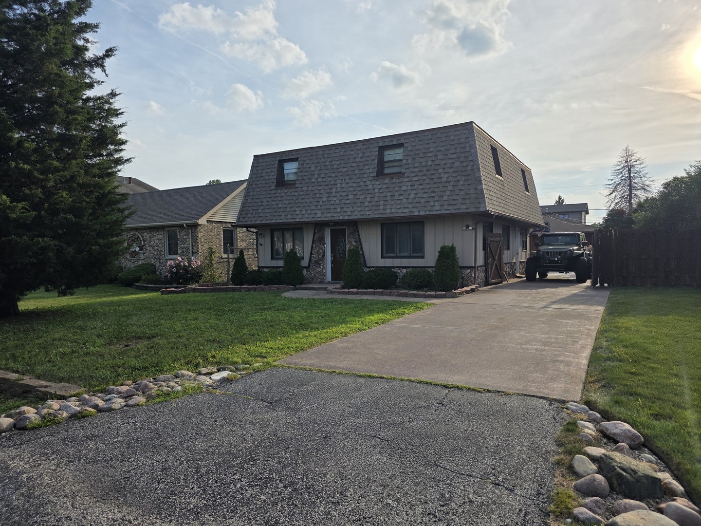 10530 S 82nd Court, Palos Hills, IL 60465