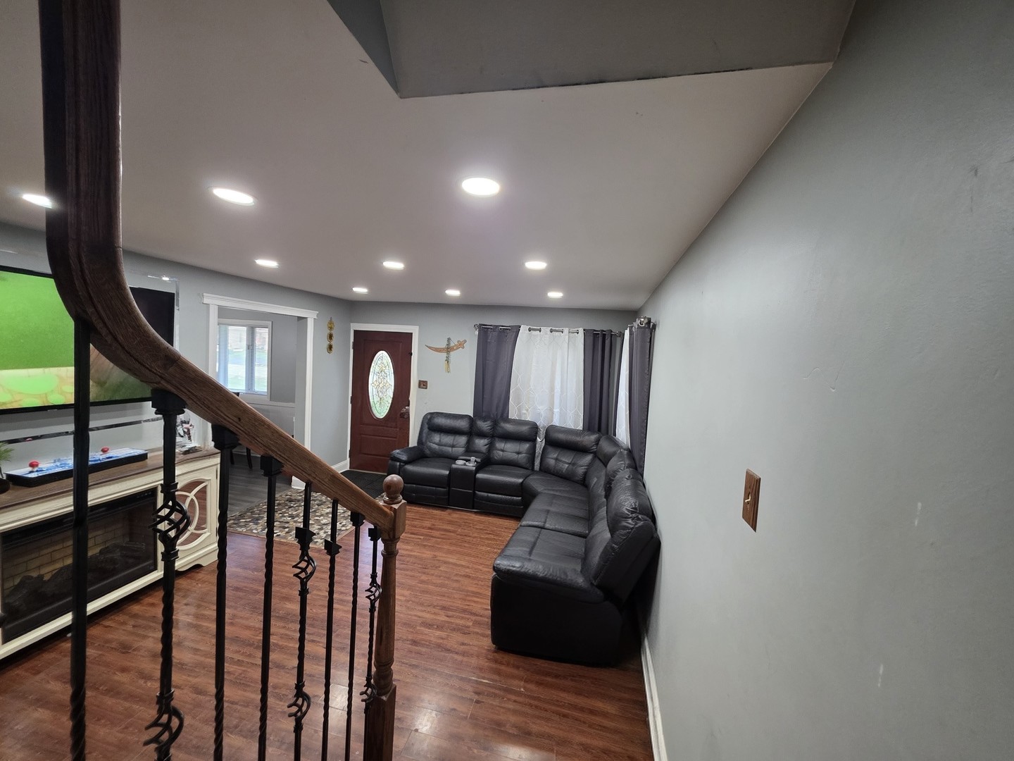 10530 S 82nd Court, Palos Hills, IL 60465