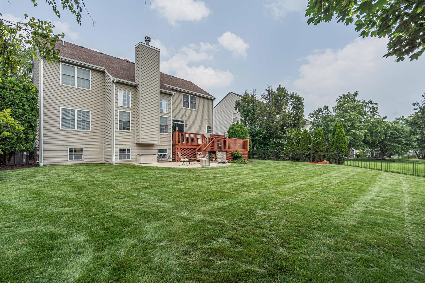 1521 Boulder Bluff Lane, Algonquin, IL 60102