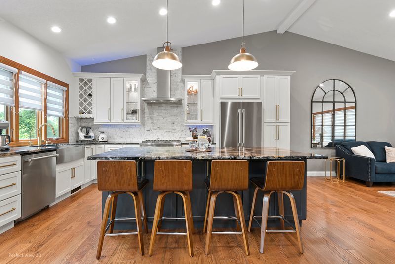 936 Glen Oak Drive, Sleepy Hollow, IL 60118