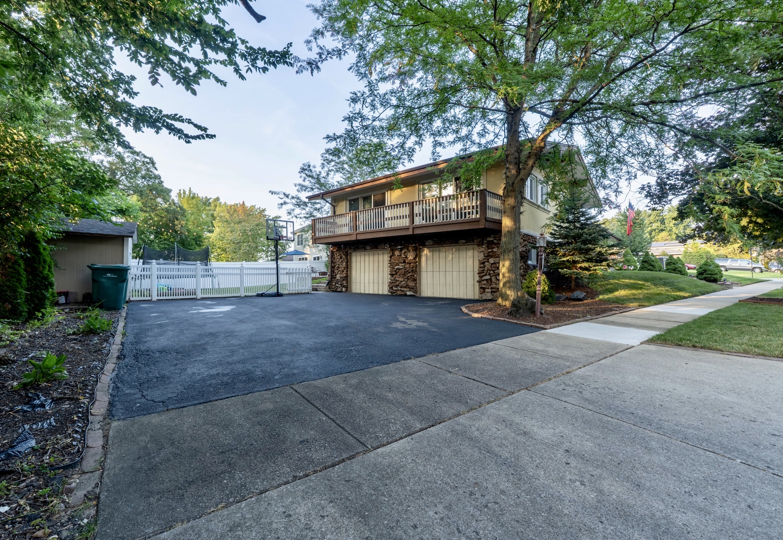 606 Valley Drive, Lemont, IL 60439