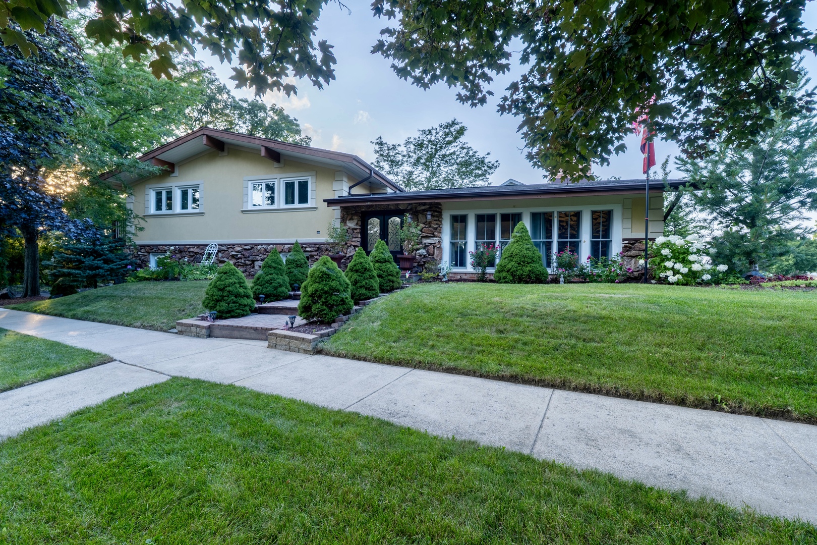 606 Valley Drive, Lemont, IL 60439
