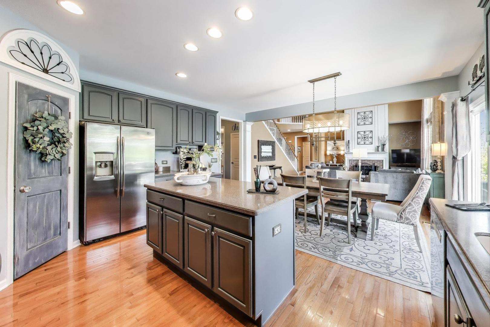 705 Porter Circle, Lindenhurst, IL 60046
