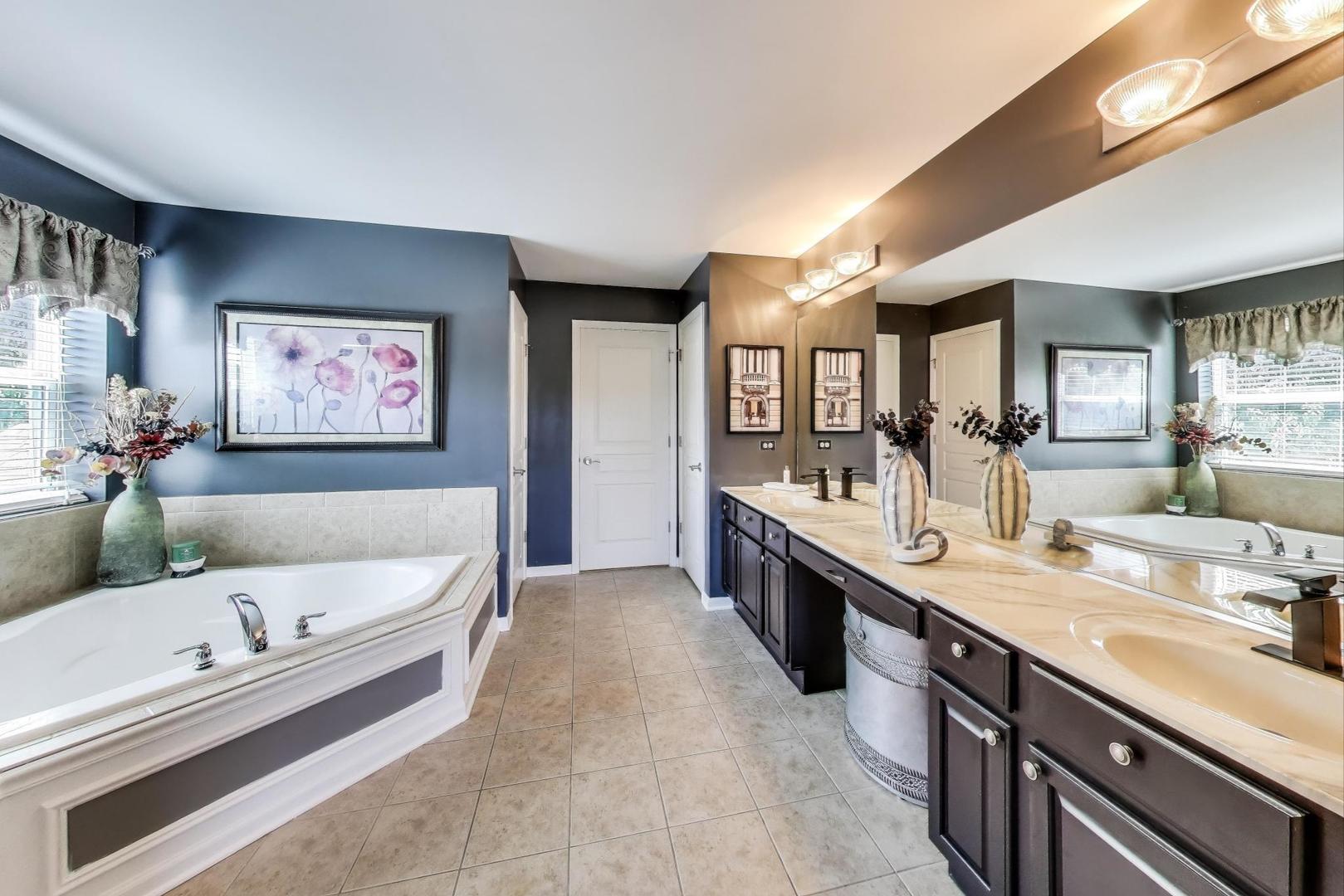 705 Porter Circle, Lindenhurst, IL 60046