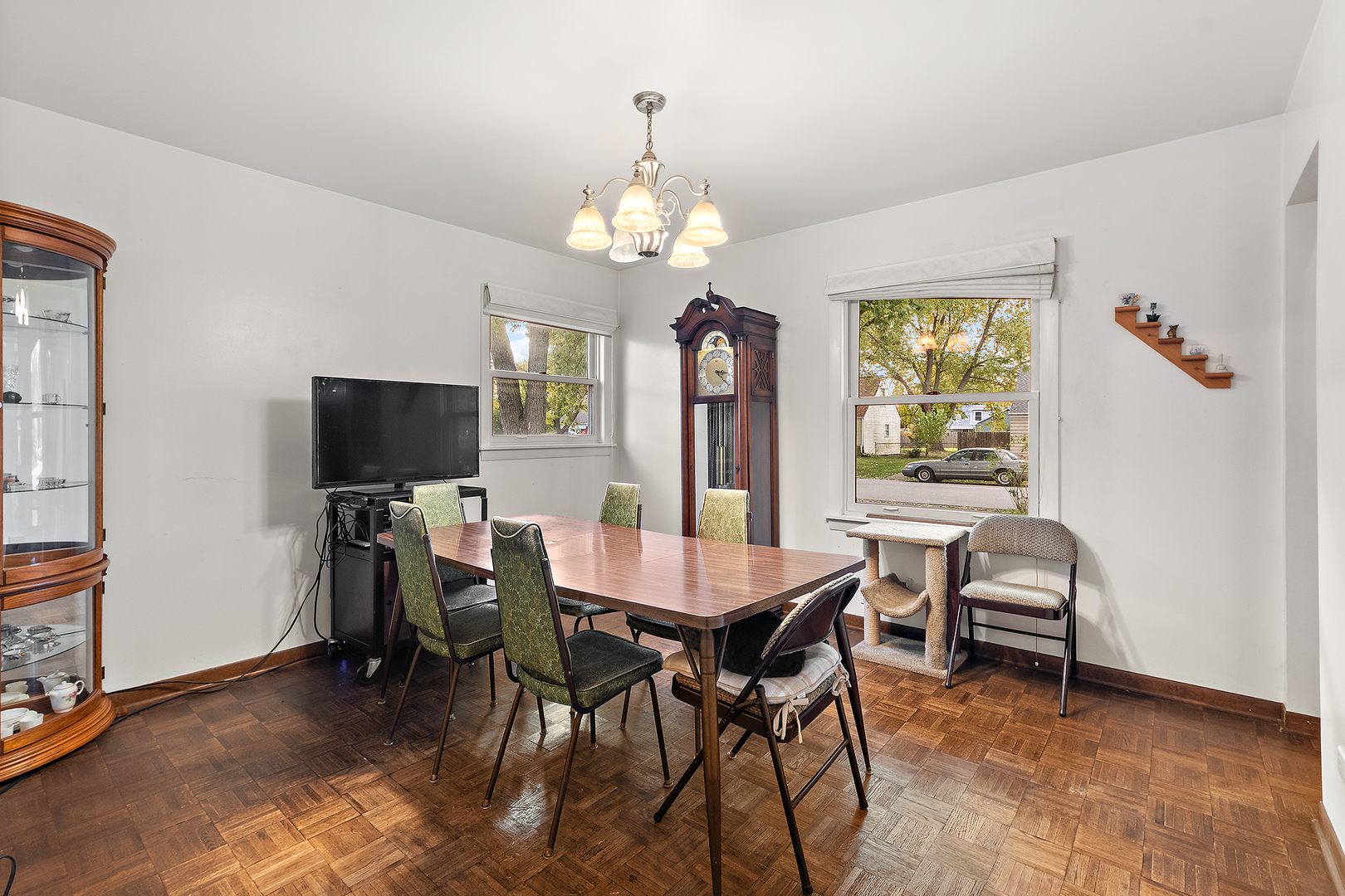 9305 S 78th Avenue, Hickory Hills, IL 60457