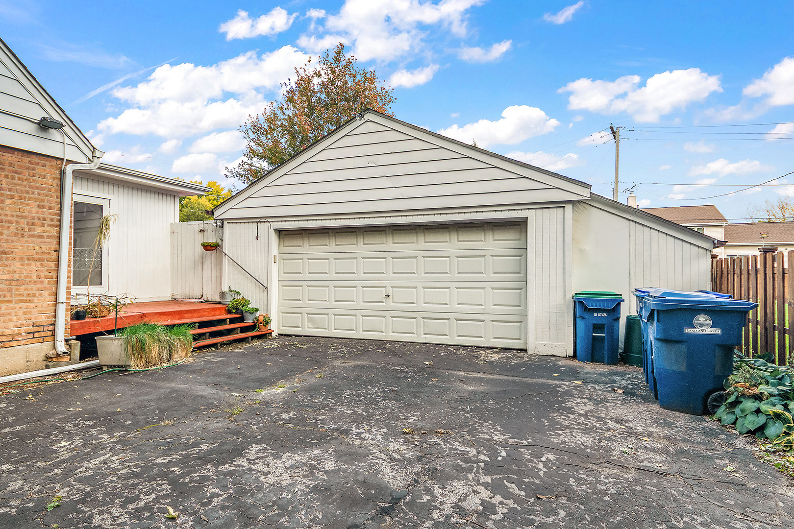 9305 S 78th Avenue, Hickory Hills, IL 60457