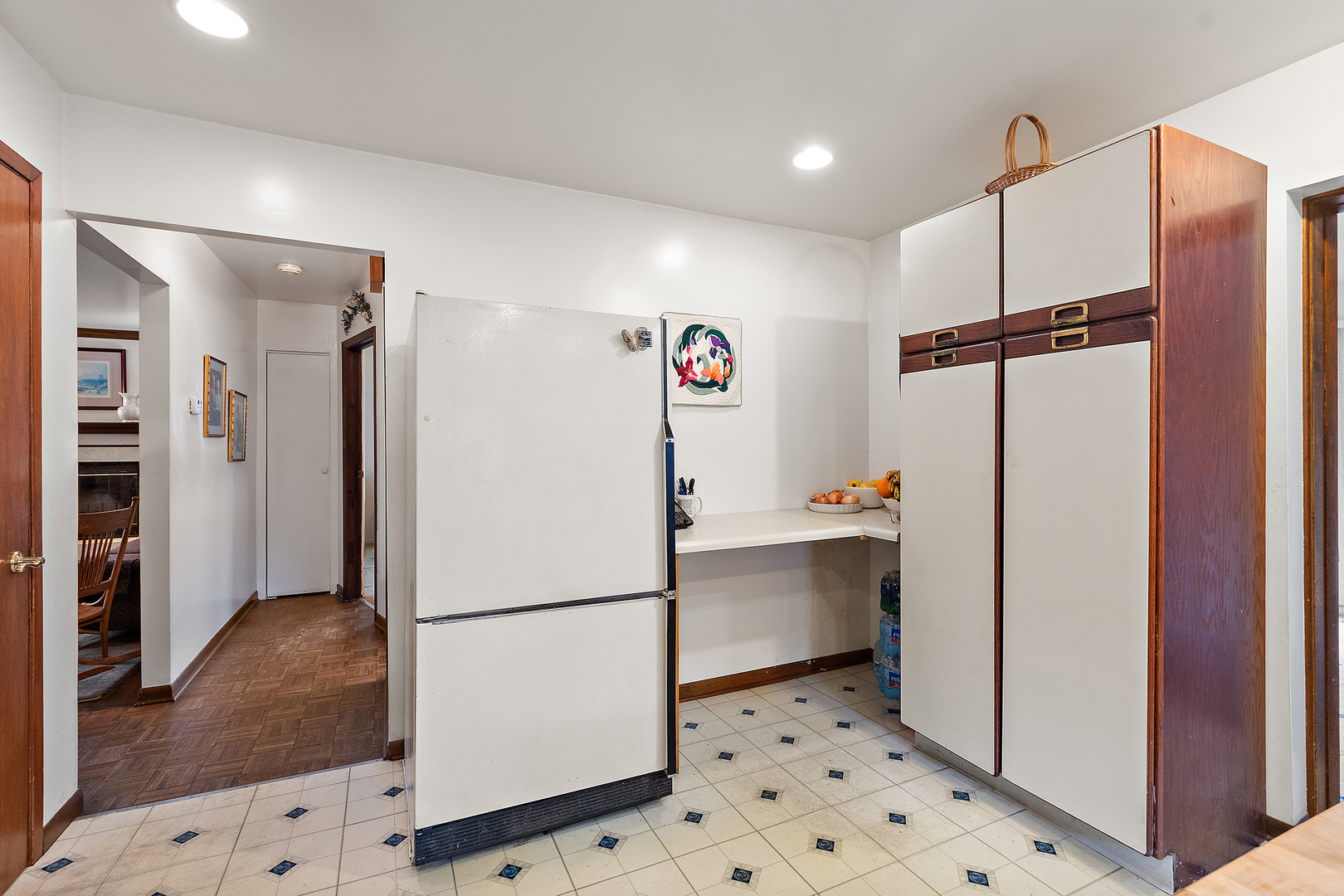 9305 S 78th Avenue, Hickory Hills, IL 60457