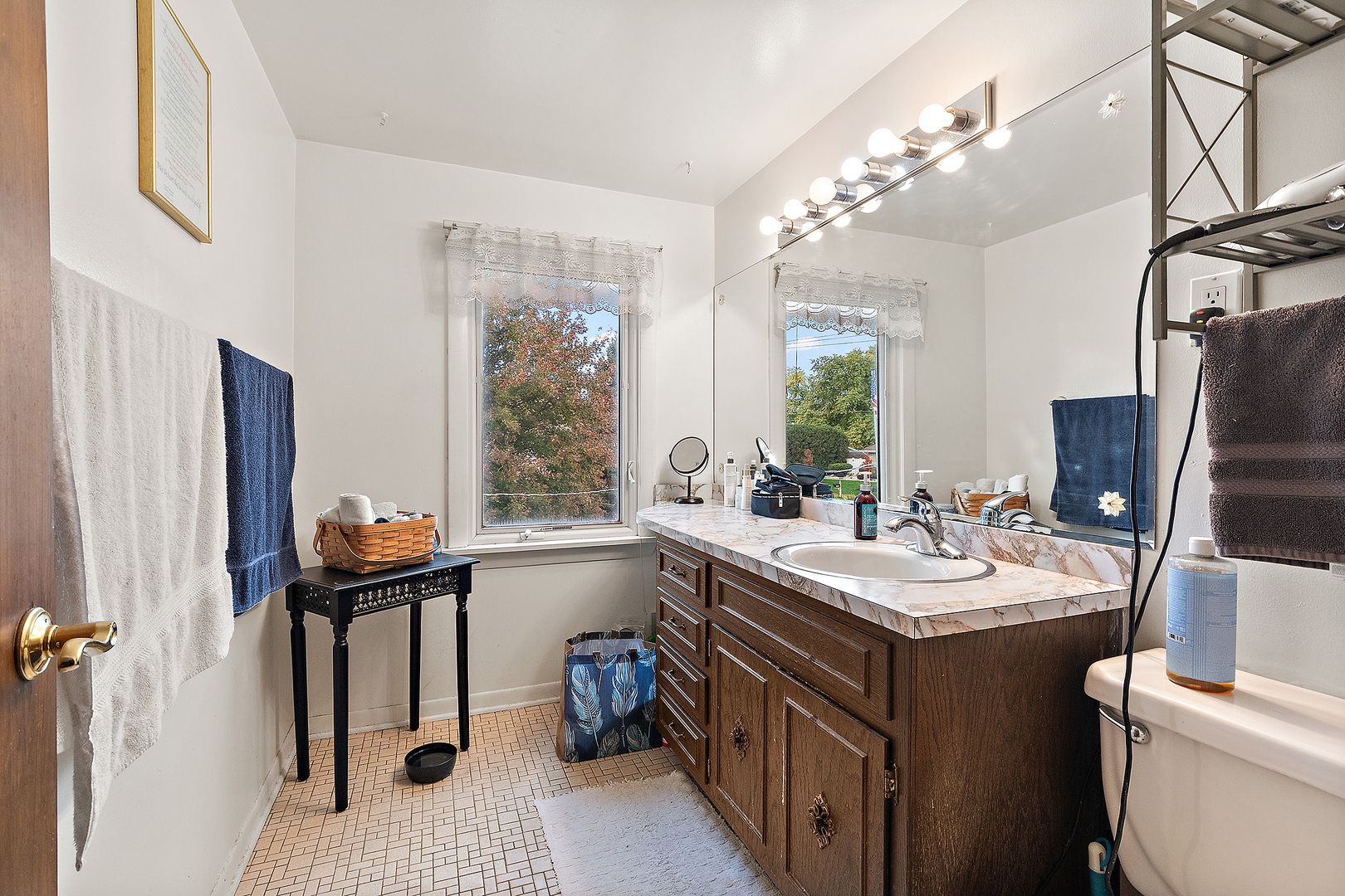 9305 S 78th Avenue, Hickory Hills, IL 60457