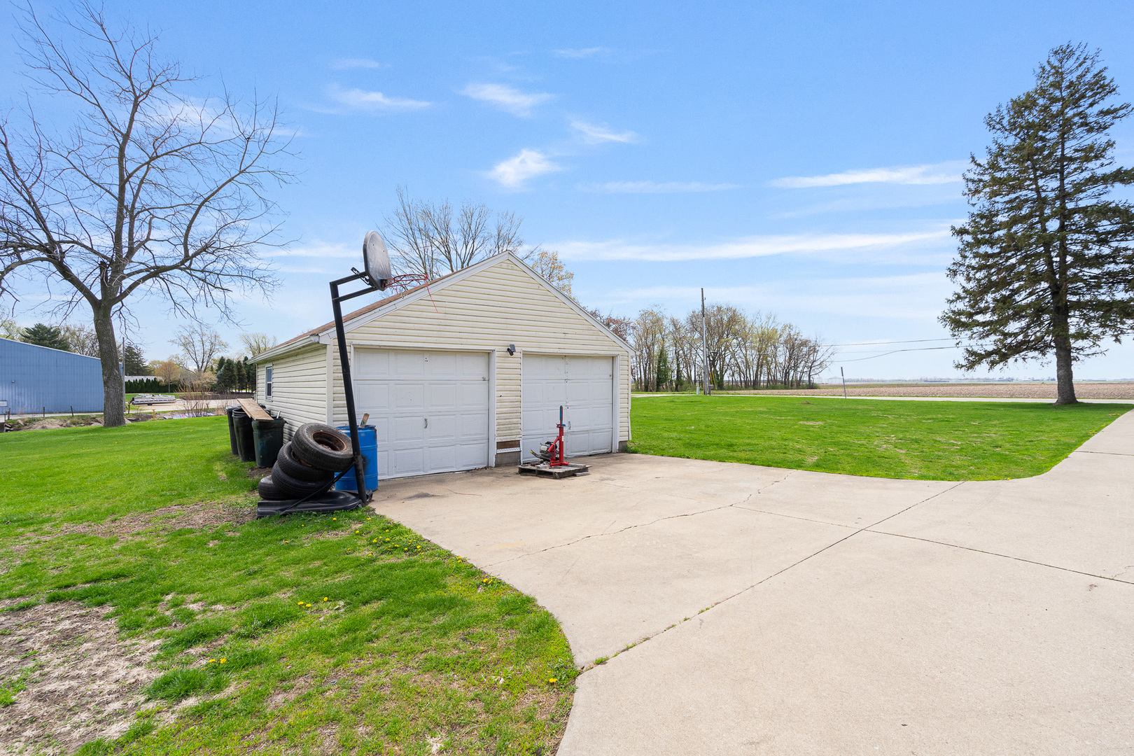 2697 River Road, Kankakee, IL 60901