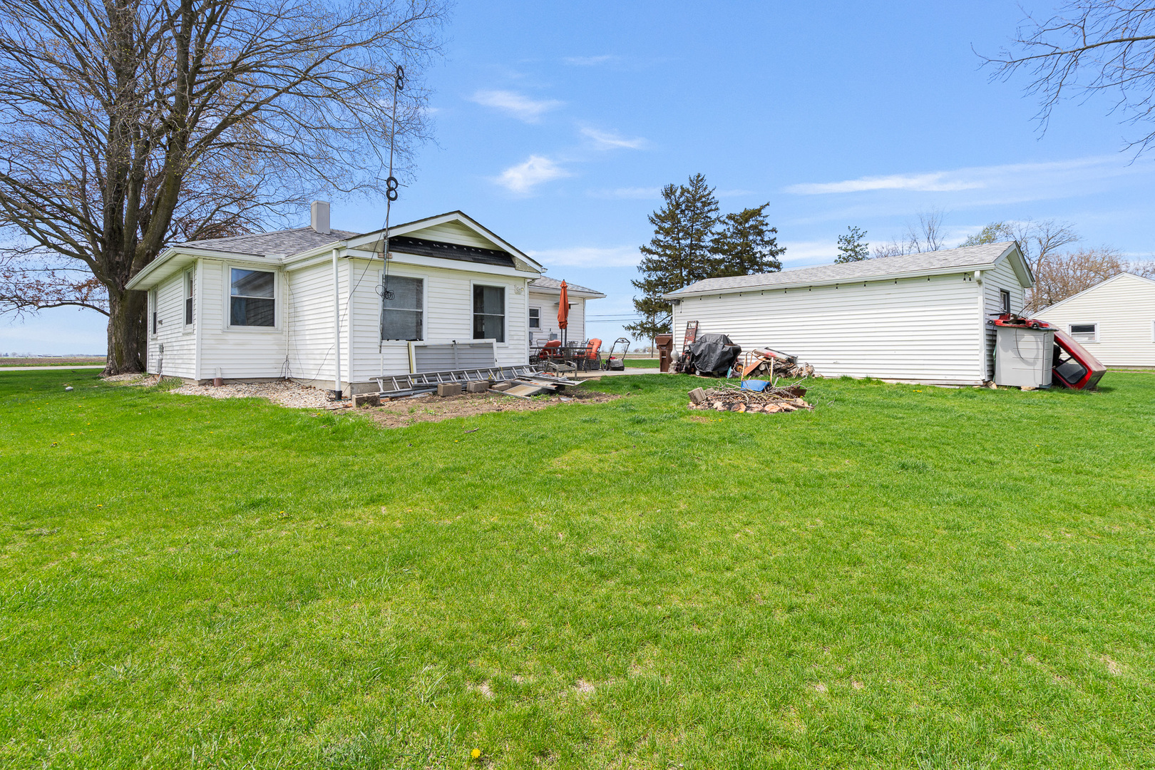 2697 River Road, Kankakee, IL 60901
