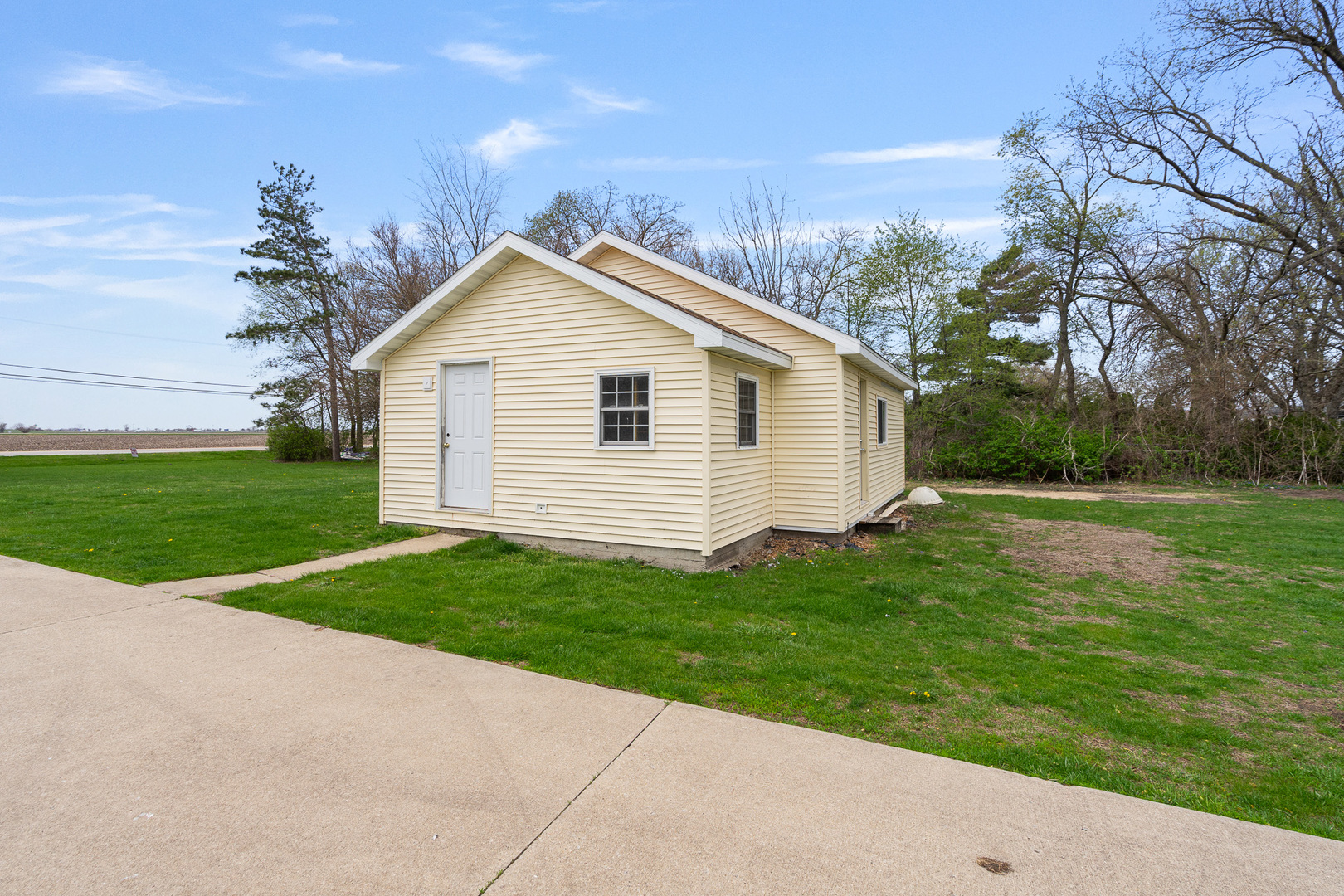 2697 River Road, Kankakee, IL 60901