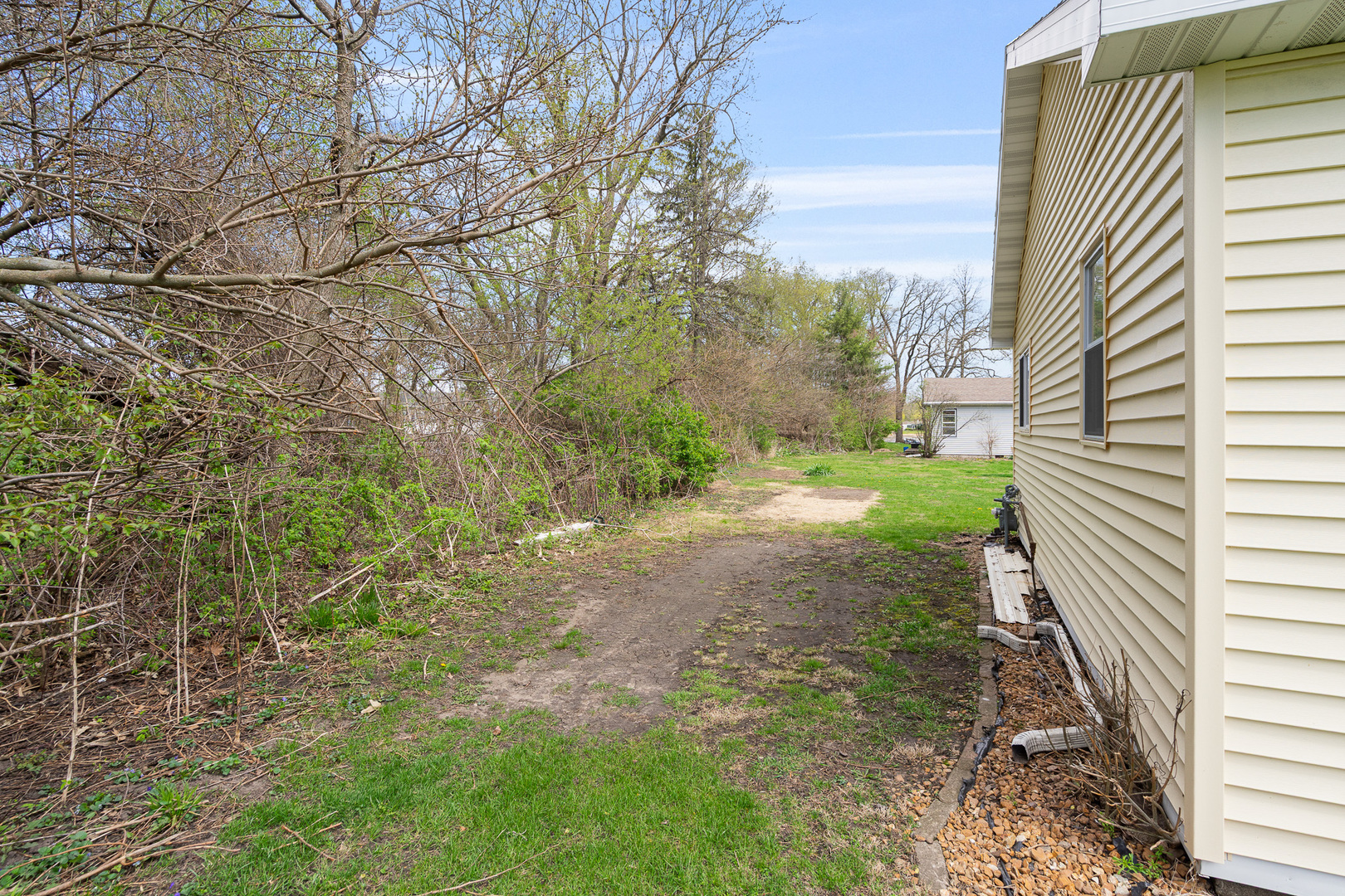 2697 River Road, Kankakee, IL 60901