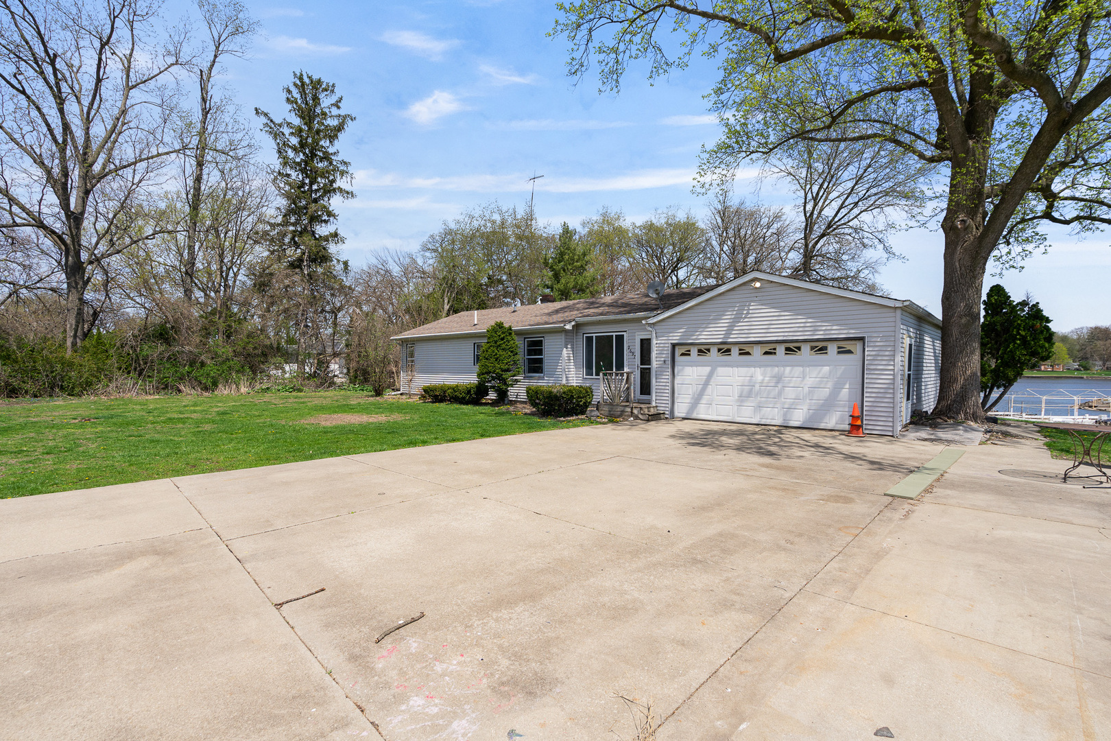 2697 River Road, Kankakee, IL 60901