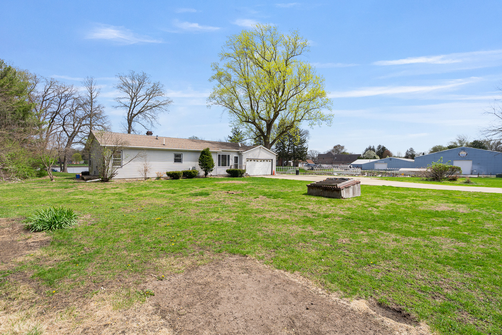2697 River Road, Kankakee, IL 60901