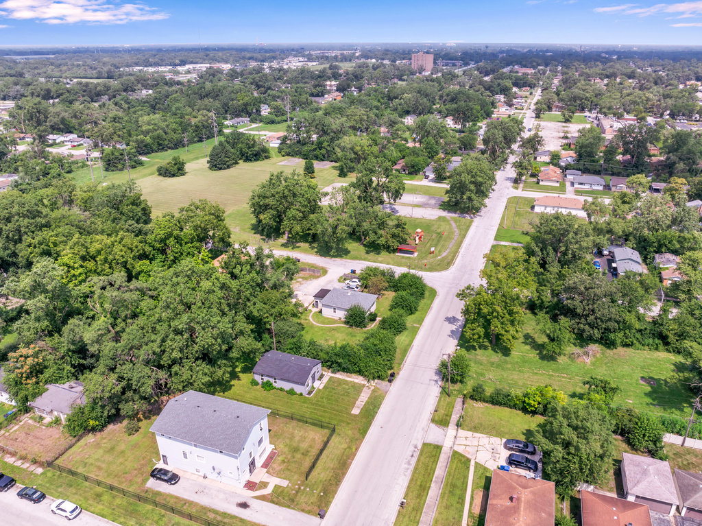 15812 Lincoln Avenue, Harvey, IL 60426