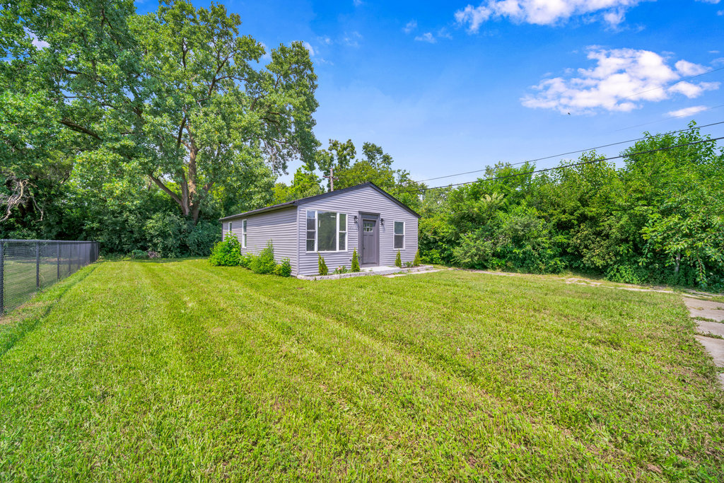 15812 Lincoln Avenue, Harvey, IL 60426